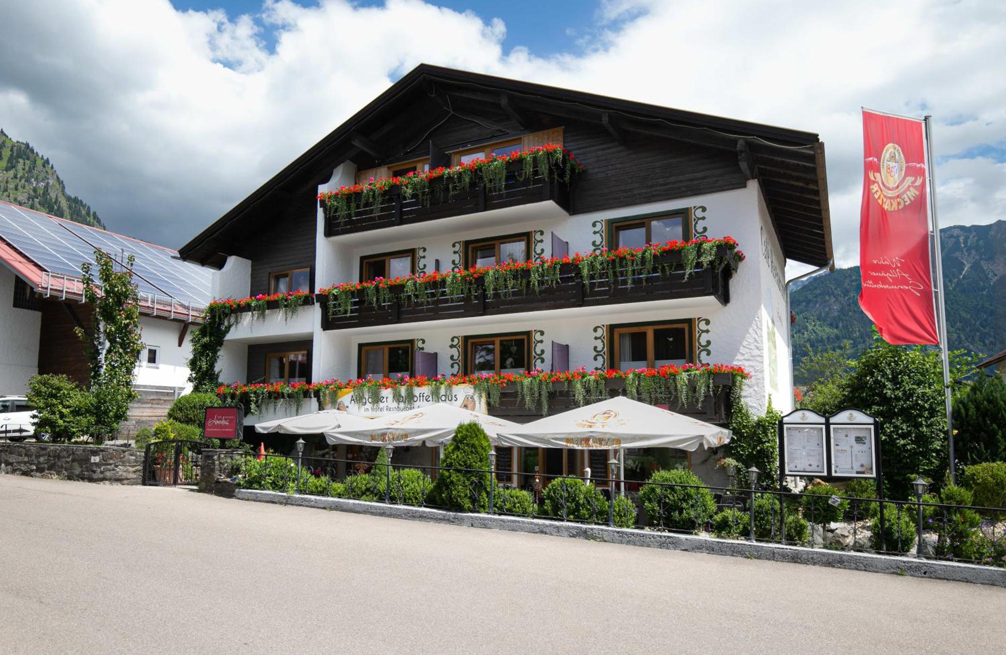Hotel Restaurant Amadeus - Inclusive Skipass Und Vieles Mehr Bad Hindelang Ngoại thất bức ảnh