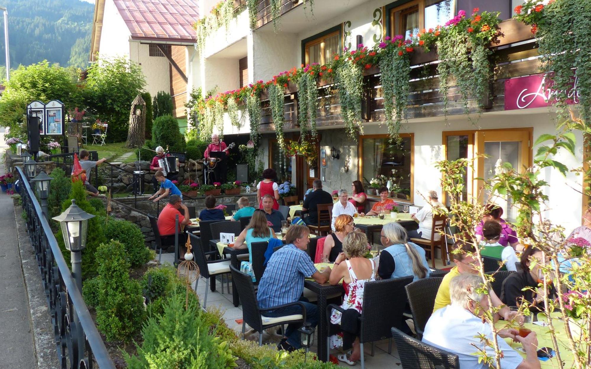 Hotel Restaurant Amadeus - Inclusive Skipass Und Vieles Mehr Bad Hindelang Ngoại thất bức ảnh