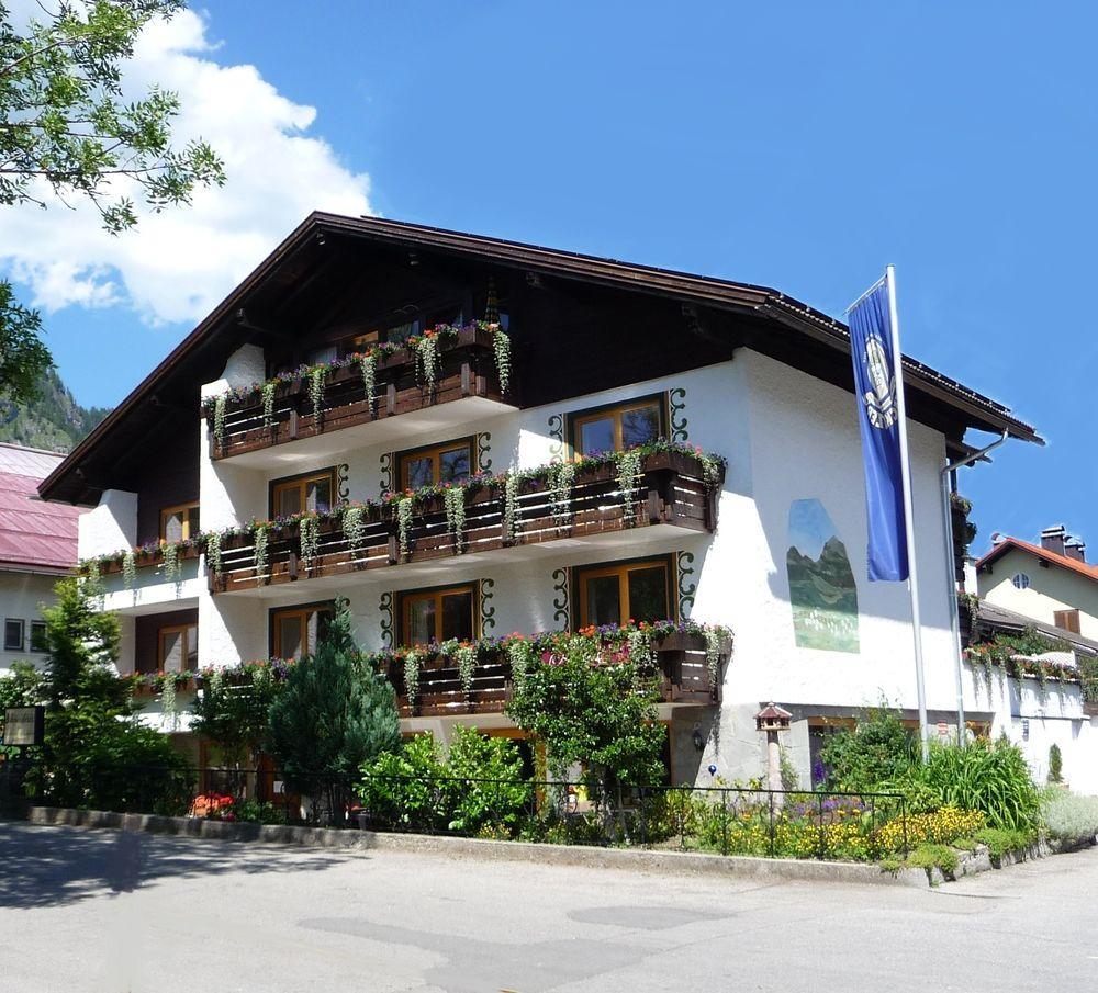 Hotel Restaurant Amadeus - Inclusive Skipass Und Vieles Mehr Bad Hindelang Ngoại thất bức ảnh
